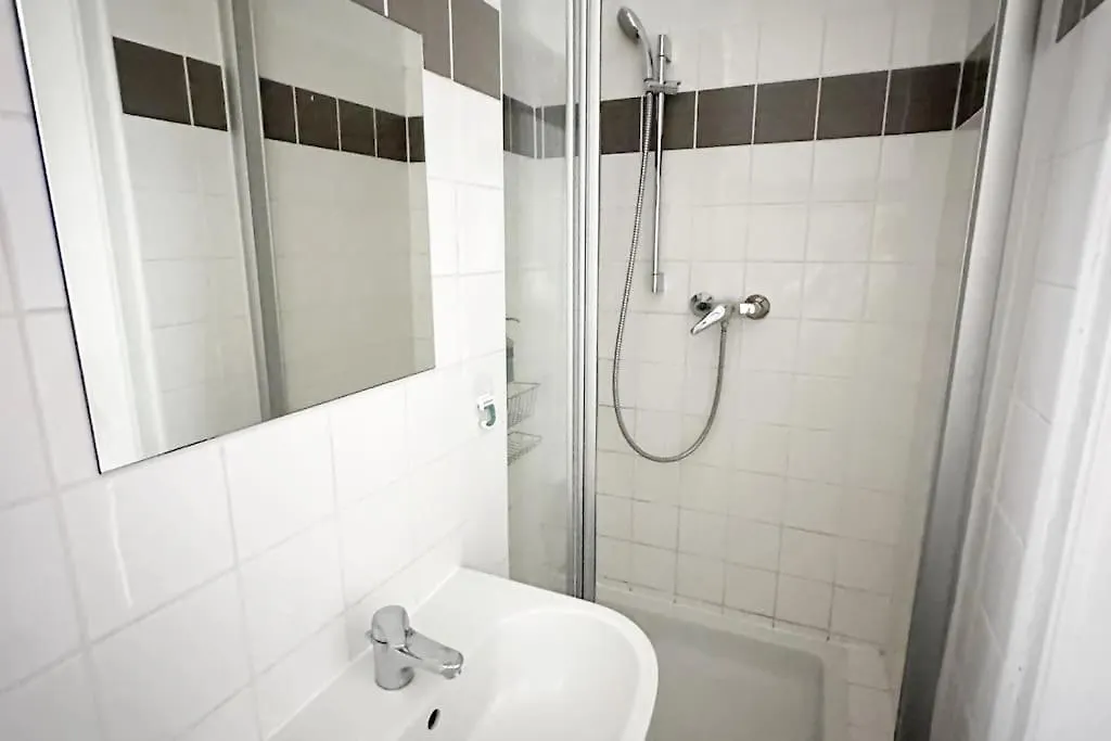 Ruhige & Grosse Altbauwohnung 7Min Zum Zentrum Wien 0*,