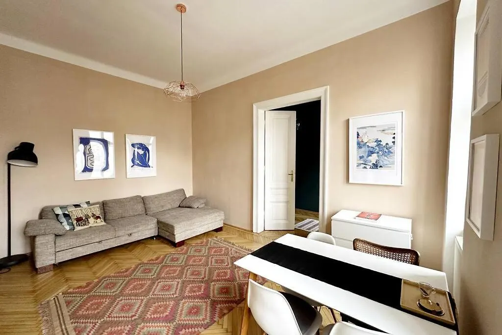 Ruhige & Grosse Altbauwohnung 7Min Zum Zentrum Wien Apartment